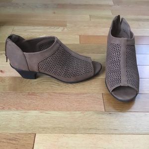 Women’s Easy Street Steff Bootie (7)